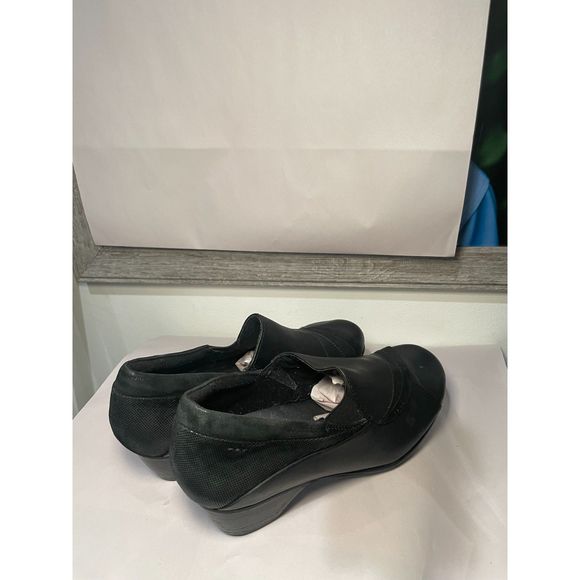 Aravon Women's Provence Asymmetrical Slipon‎ Pump Black Leather 7.5 US / 5UK - Picture 10 of 13